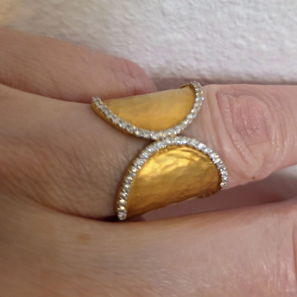 I. REISS 14K Gold & Diamond Matte & Hammer cuff ring Sz 7 *NEW* - Picture 2 of 8
